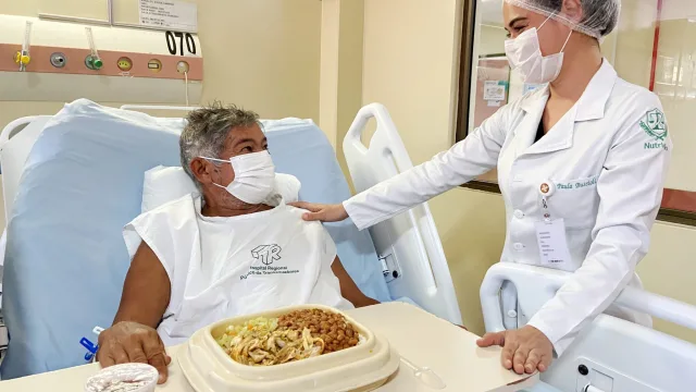 Nutrição Hospitalar: Fundamentos e Aplicações Clínicas: habilidades valorizadas, rotina e salário no Brasil
